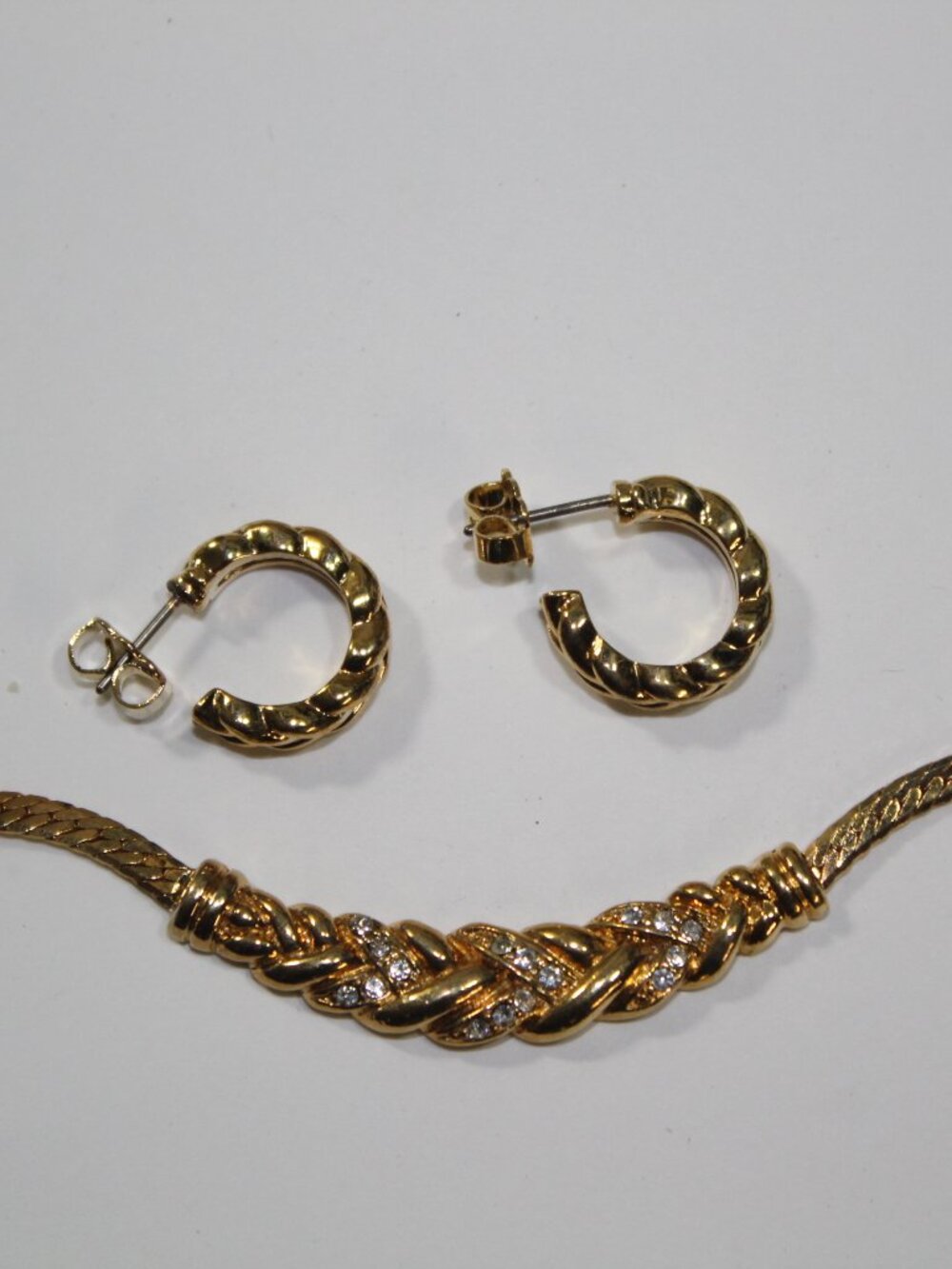 NOS Avon jewelry Gift Set Necklace and Earrings Gold & crystal VTG